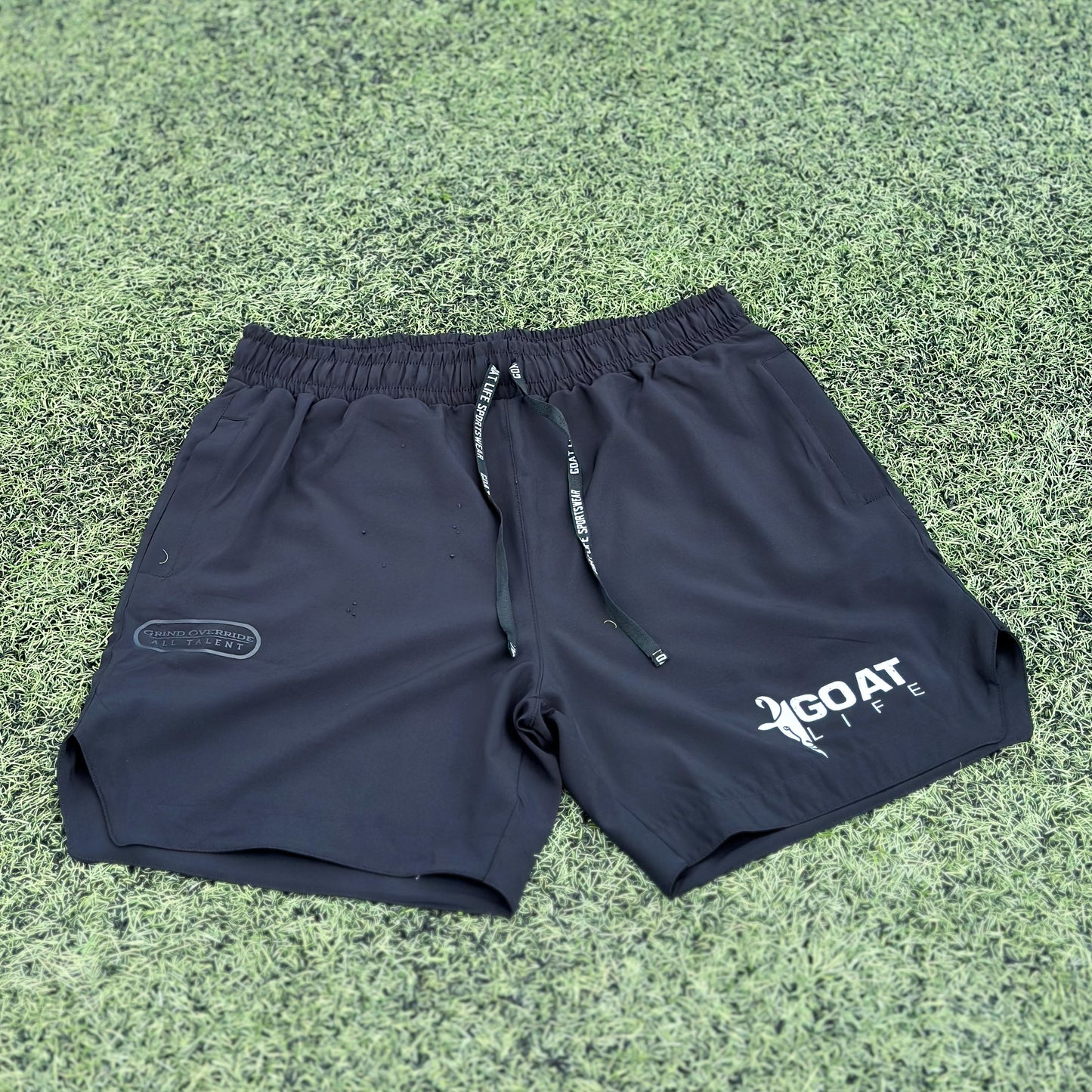 PERFORMANCE ESSENT. SHORT - BLACK